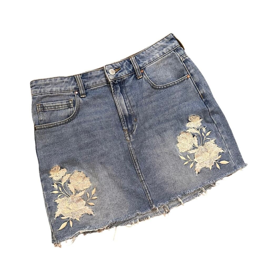 Pacsun Denim Cutoff Mini Skirt with Floral Embroidered Applique 27